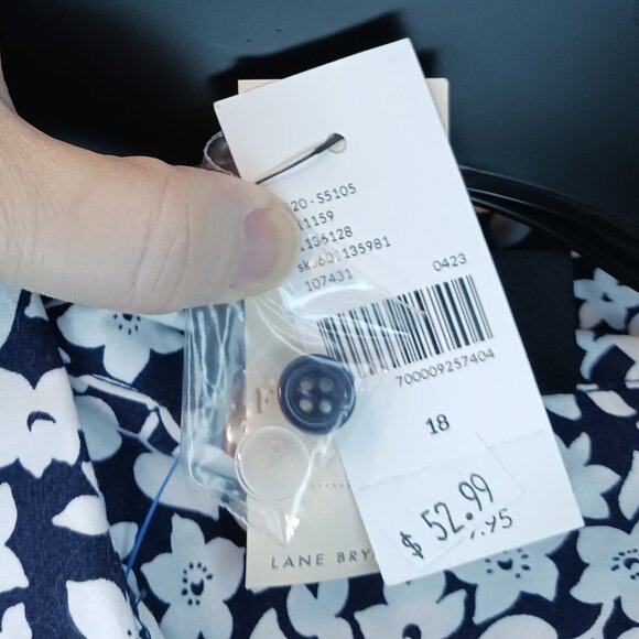 #173 3/$18 - NWT Lane Bryant Blue/White Short Sleeve Top Size 18 - Picture 4 of 8